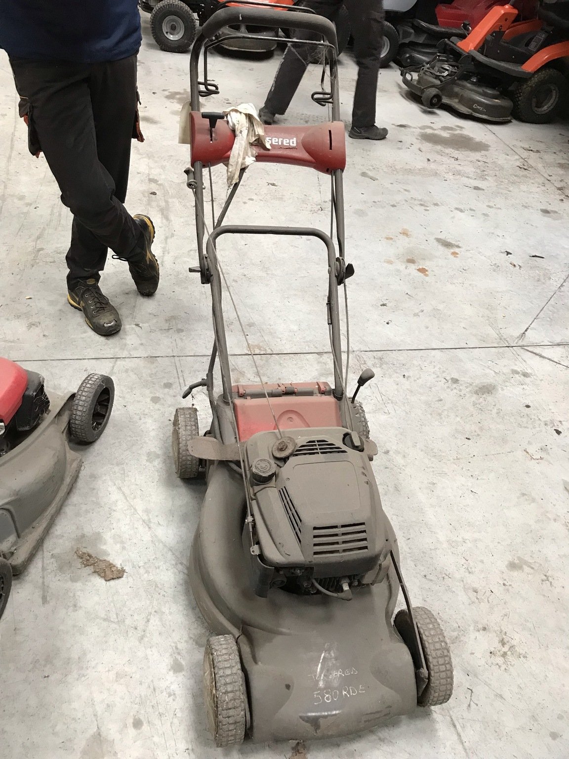 Tondeuse poussée et tractée Jonsered 580 RDE