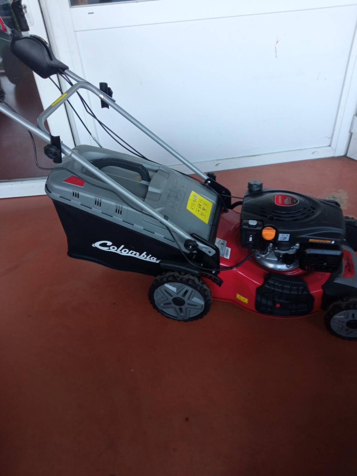 Tondeuse poussée et tractée Colombia PTM 460TIVX