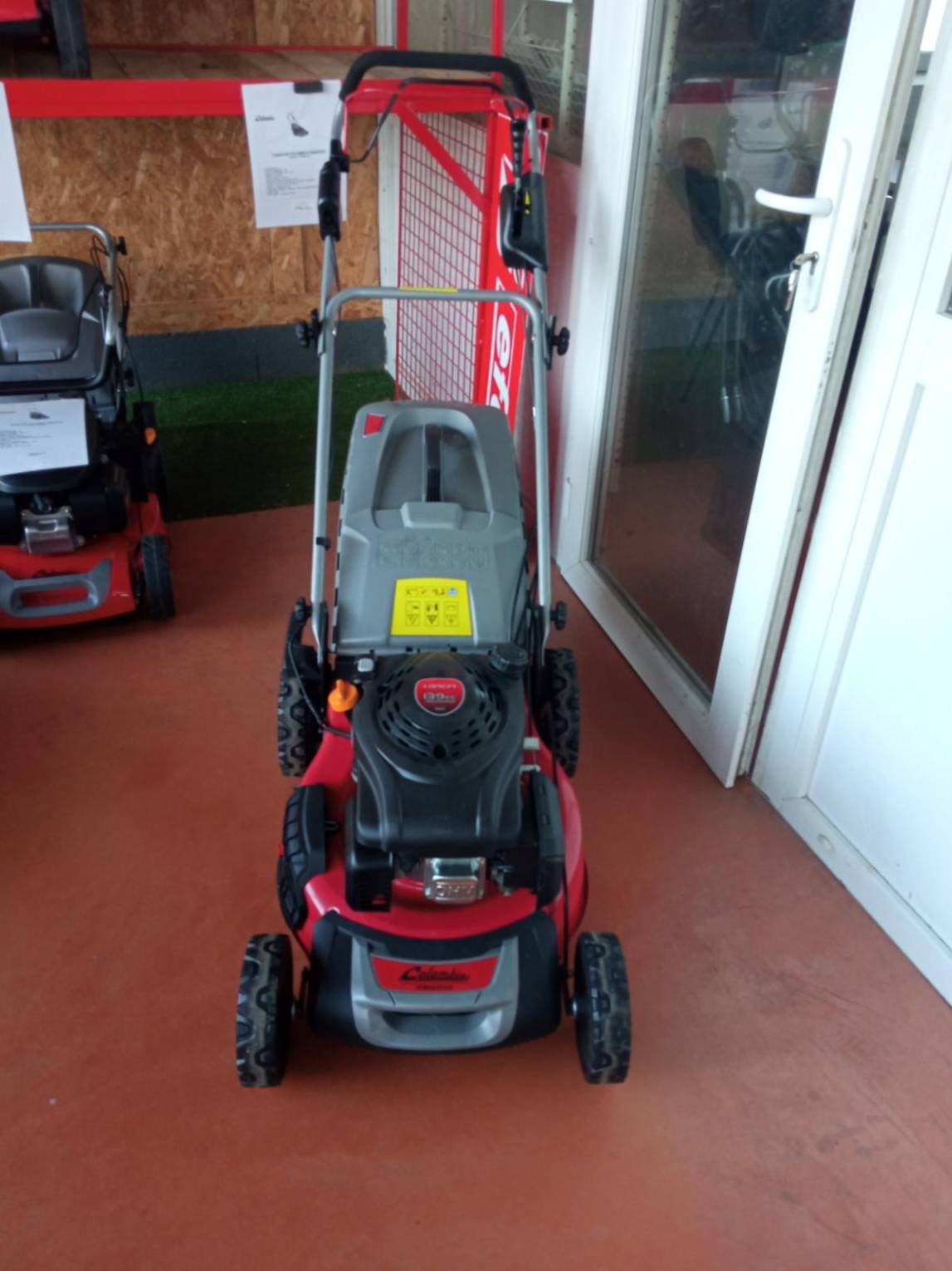 Tondeuse poussée et tractée Colombia PTM 460TIVX