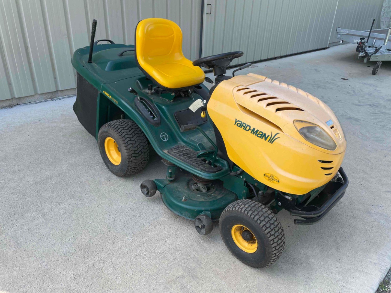 Tondeuse autoportée Yard Man HN5220K