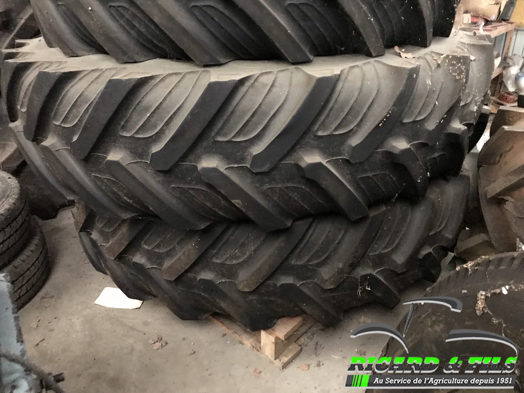 Roues Roues Deutz-Fahr Deutz-Fahr Paire de roues 13.6R38 pour Deutz Agrofarm - Roues