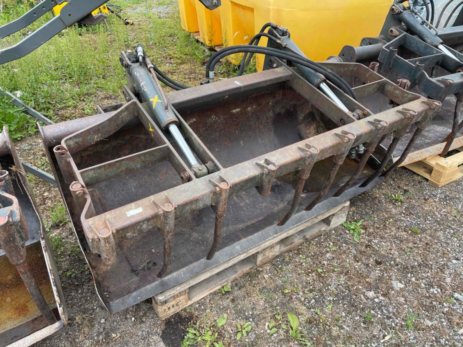 Godet multi-services Godet multi-services Mailleux 1m70