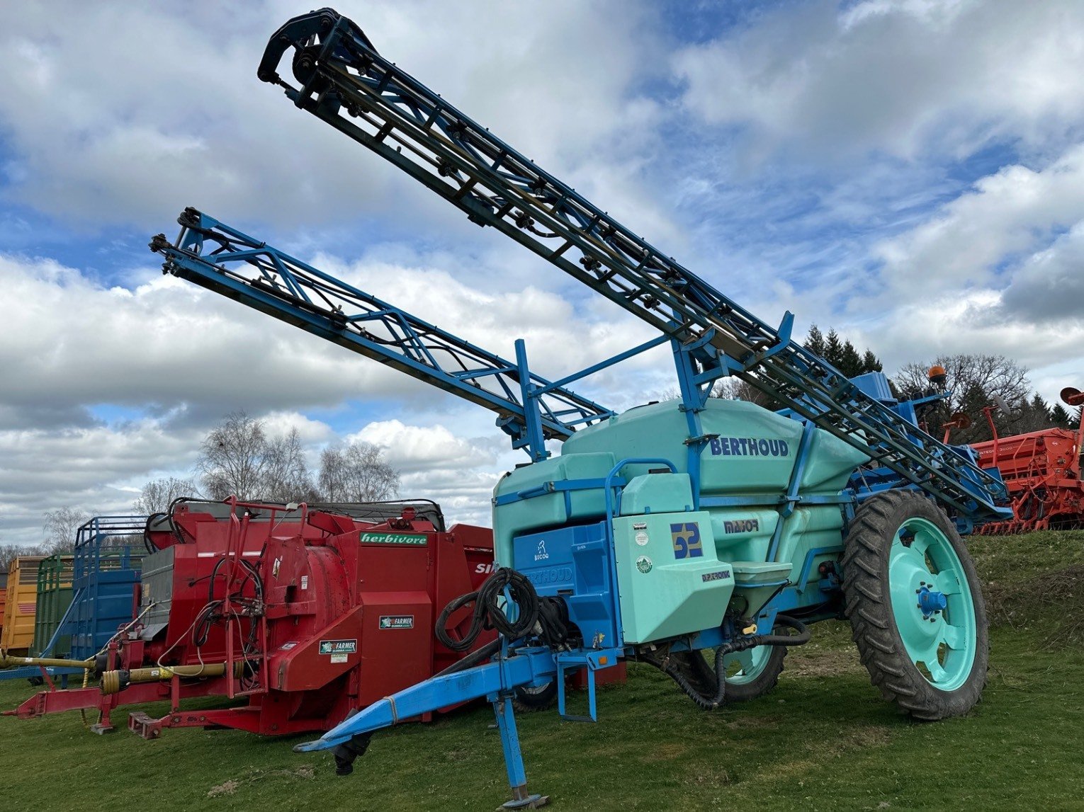 Pulvérisateur traîné Pulvérisateur traîné Berthoud Major 32 DPTRONIC