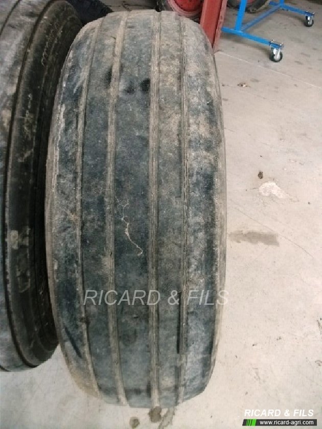 Pneu agricole Dunlop Avion 38x11