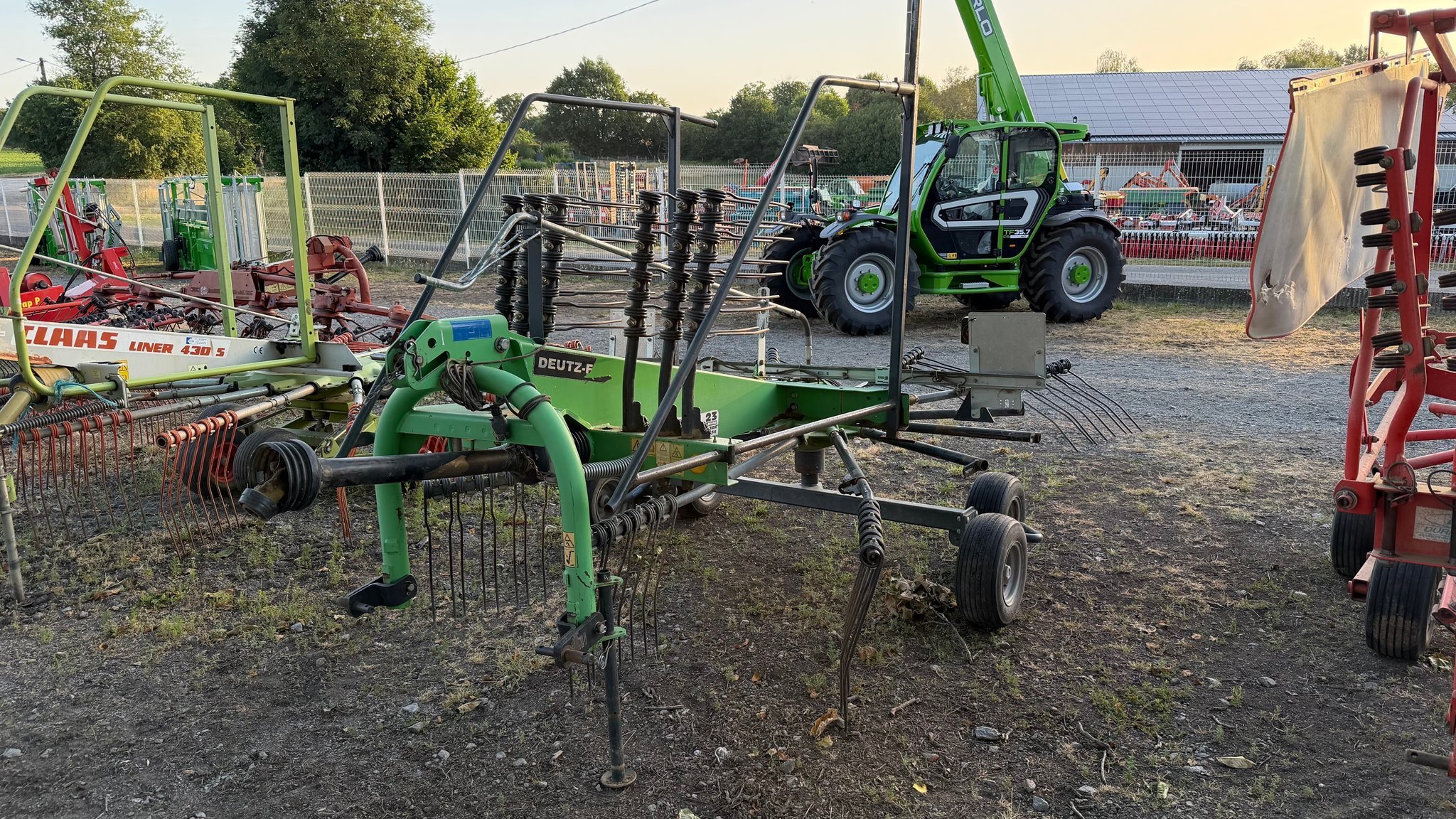 Andaineur Deutz-Fahr SWATMASTER 4321