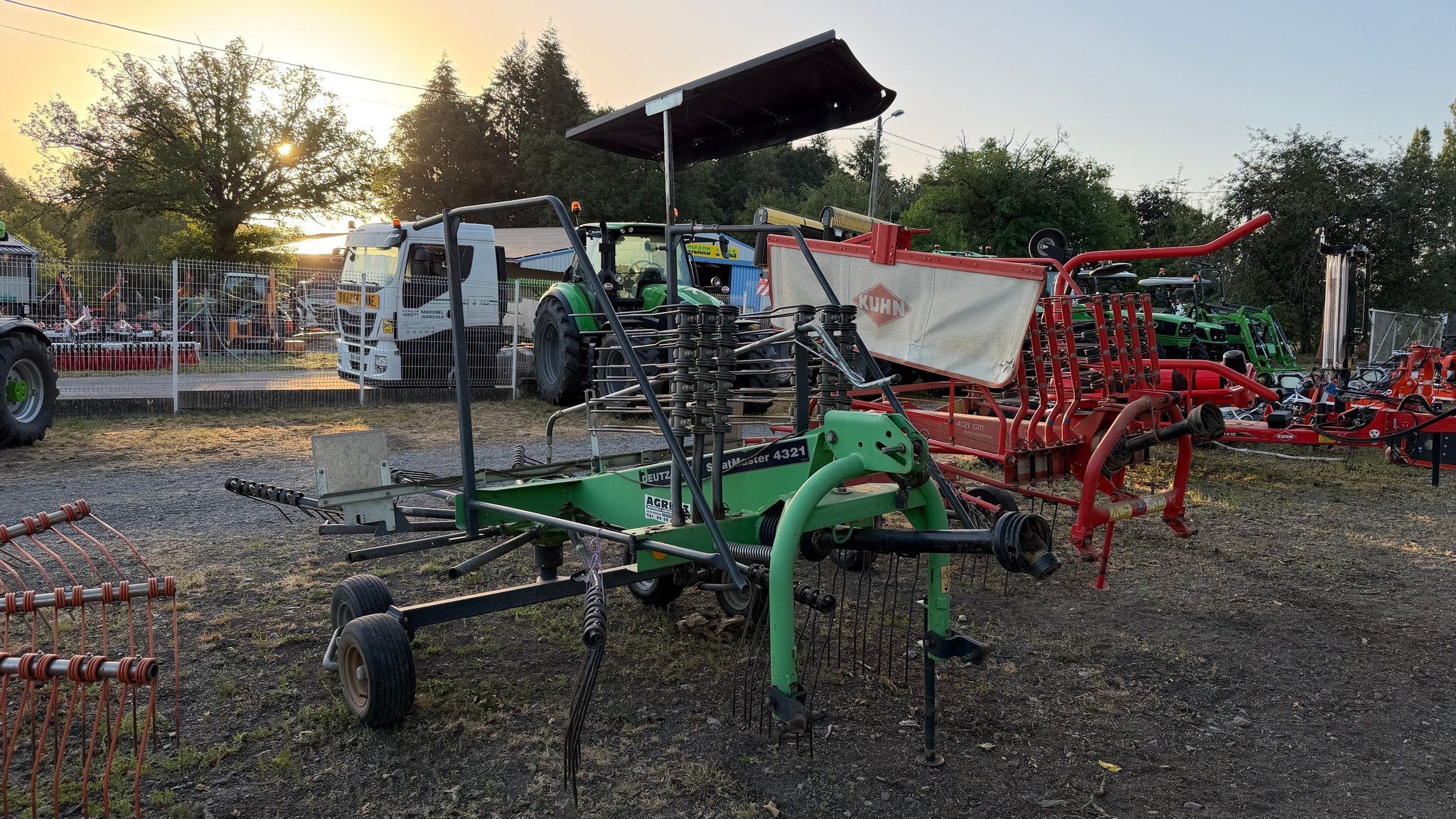Andaineur Deutz-Fahr SWATMASTER 4321