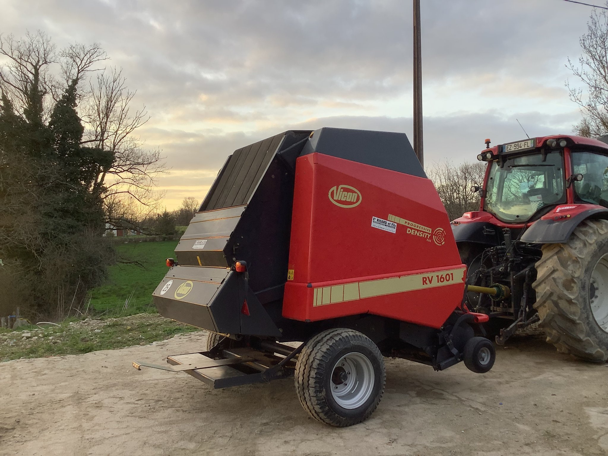 Presse à balles rondes Vicon RV1601RFF