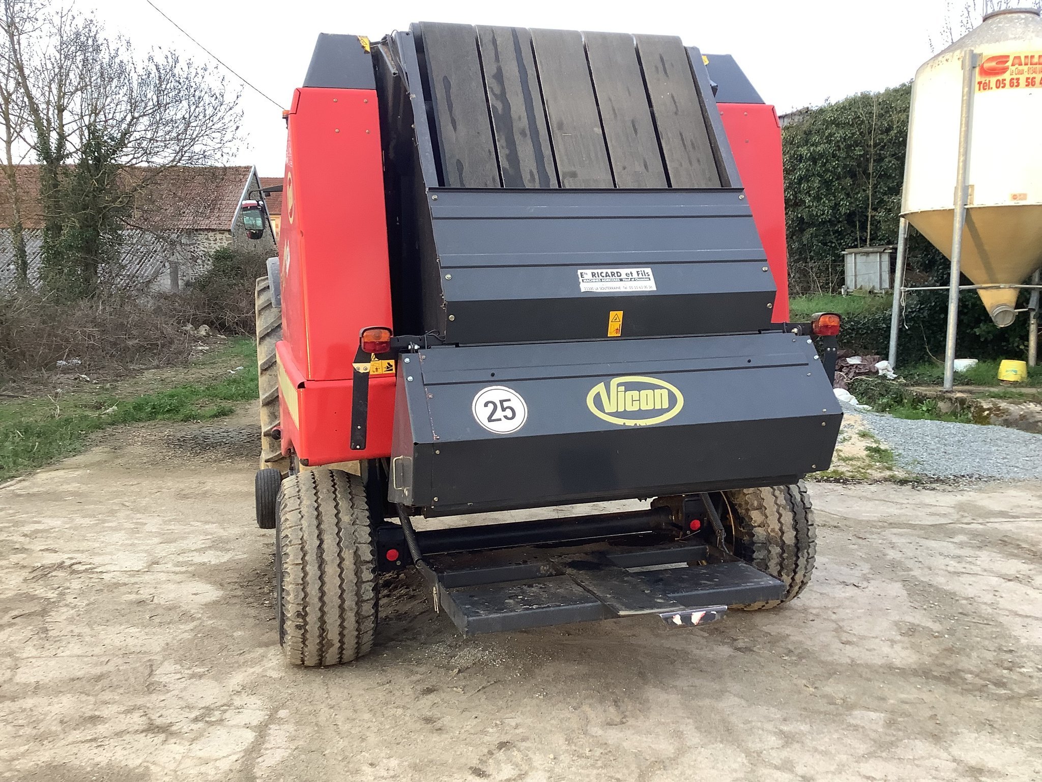 Presse à balles rondes Vicon RV1601RFF