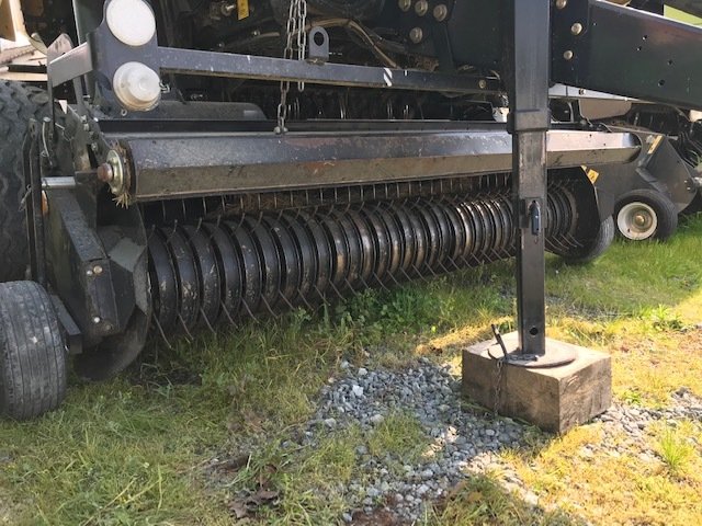 Presse à balles rondes New Holland ROLL BELT 180