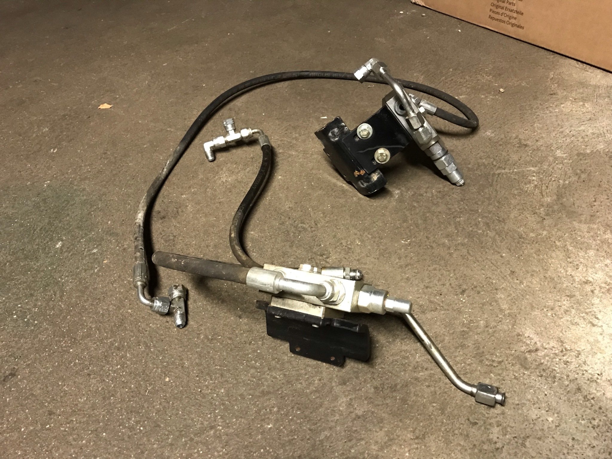 Chargeur frontal Alö-Quicke Kit sécurité levage / Bennage