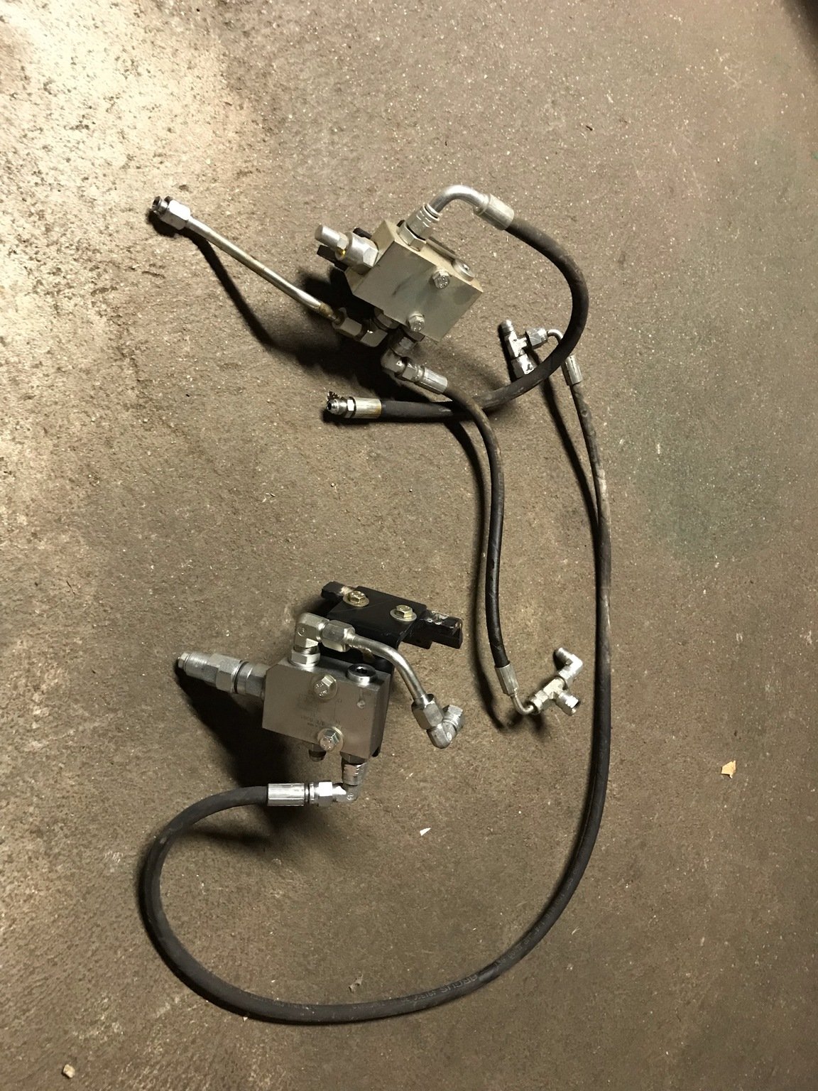 Chargeur frontal Alö-Quicke Kit sécurité levage / Bennage
