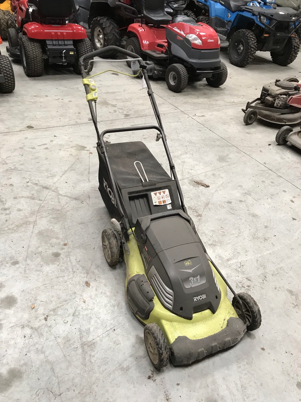 Tondeuse poussée et tractée Ryobi RLM4852L