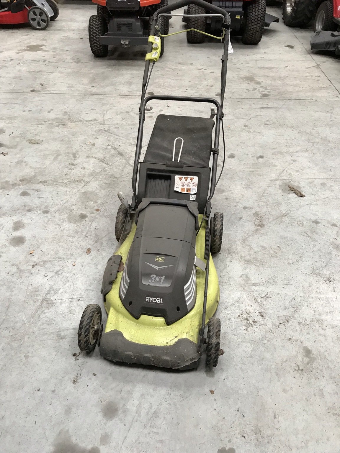Tondeuse poussée et tractée Ryobi RLM4852L