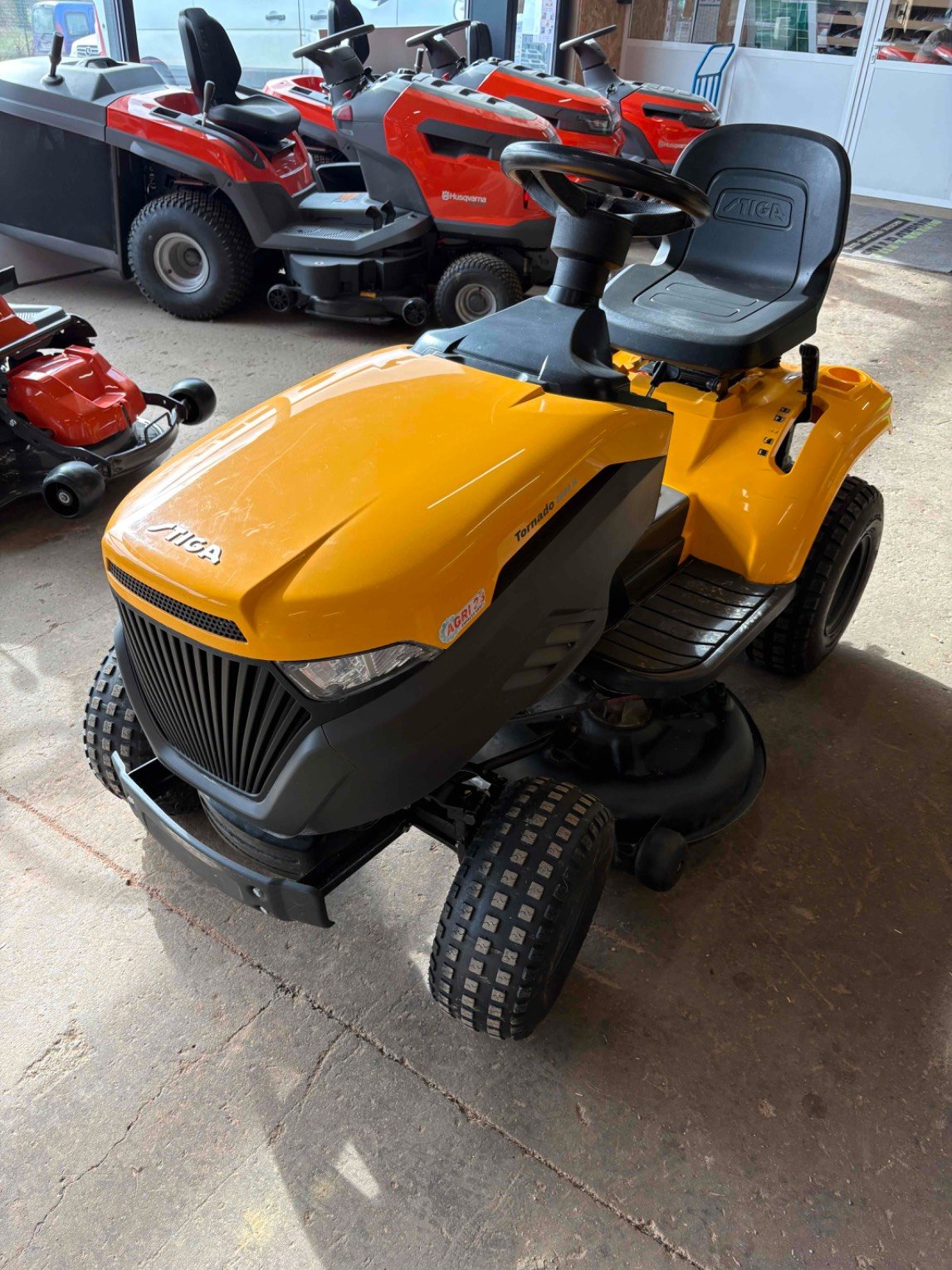 Tondeuse autoportée Stiga TORNADO3098H