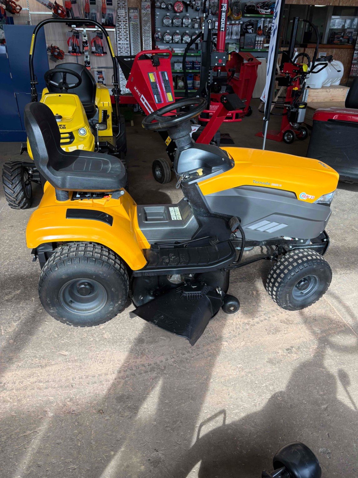 Tondeuse autoportée Stiga TORNADO3098H