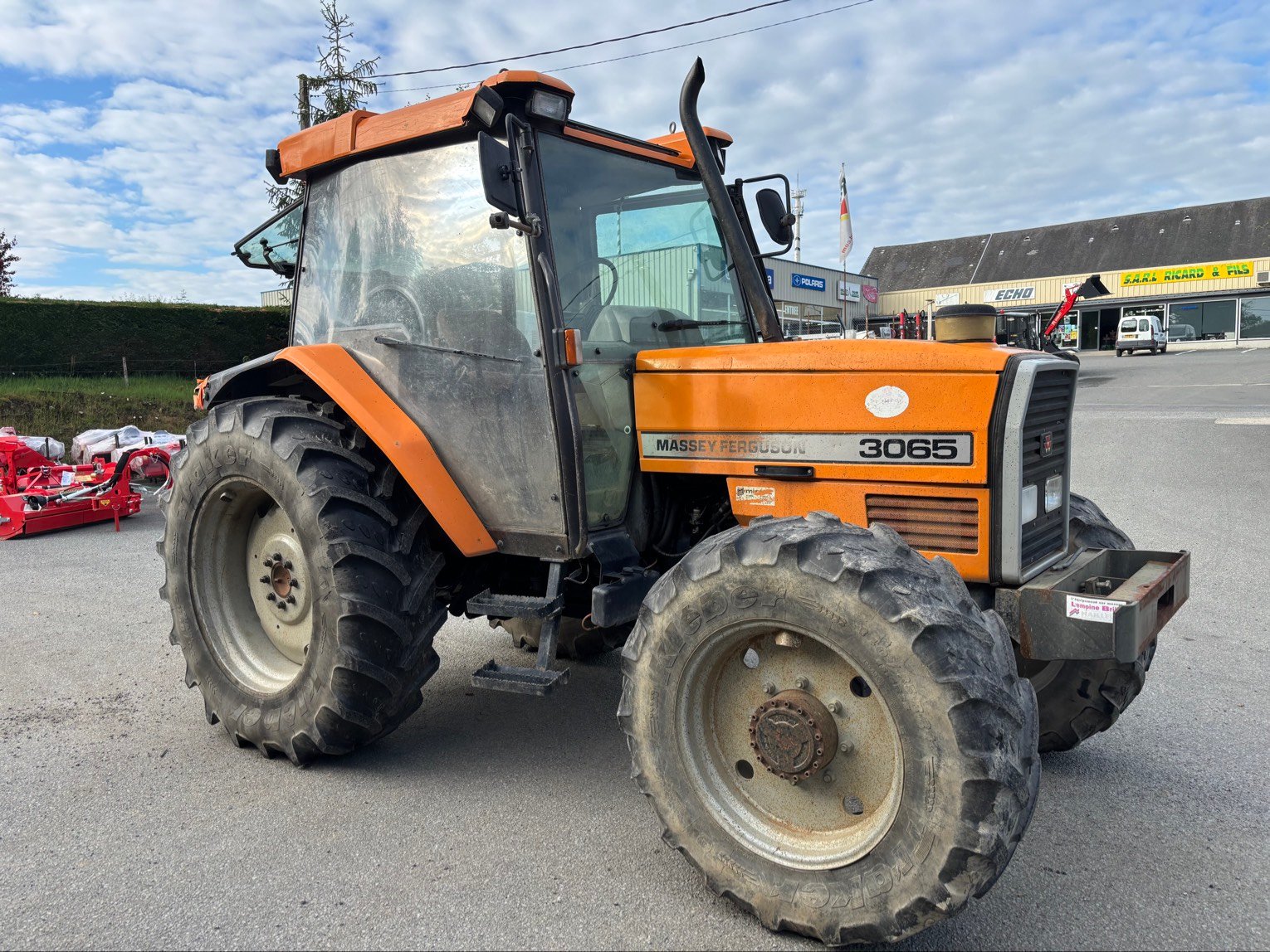 Tracteur agricole Massey Ferguson MF 3065