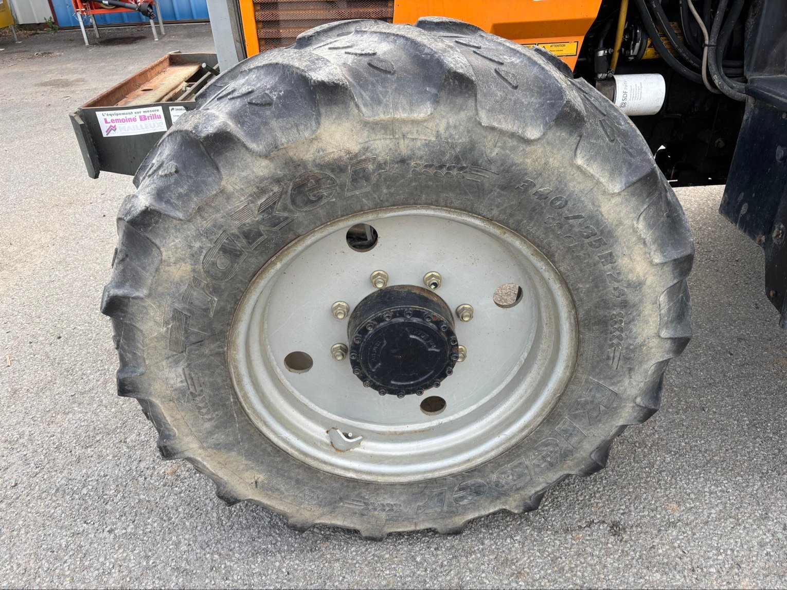 Tracteur agricole Massey Ferguson MF 3065