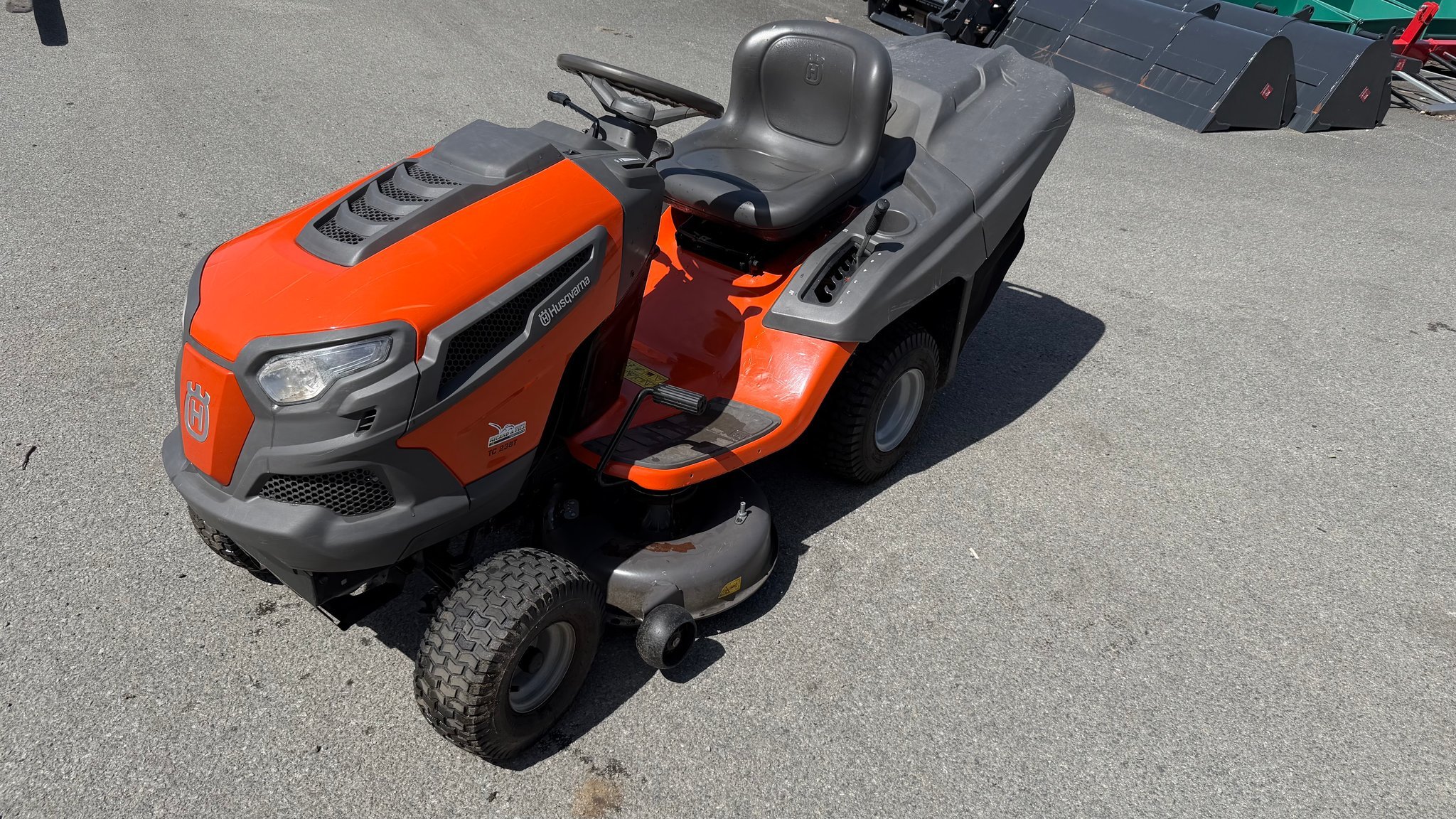 Tondeuse autoportée Husqvarna TC238T