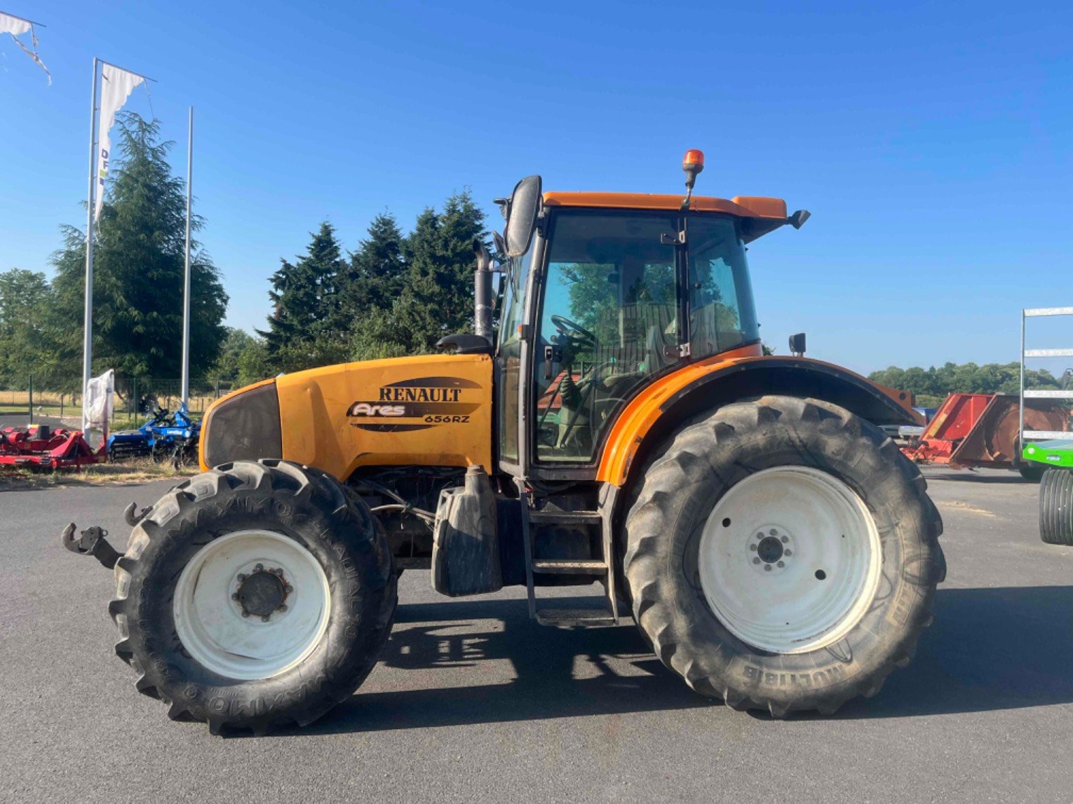 Tracteur agricole Claas ARES 656 RZ
