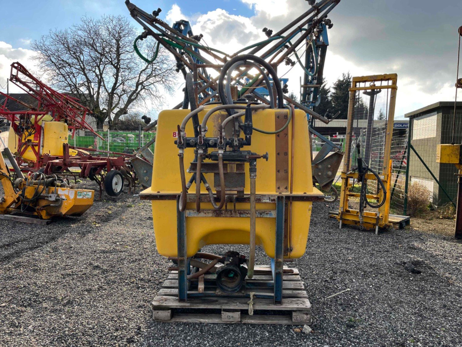 Pulvérisateur porté Caruelle polyform 800