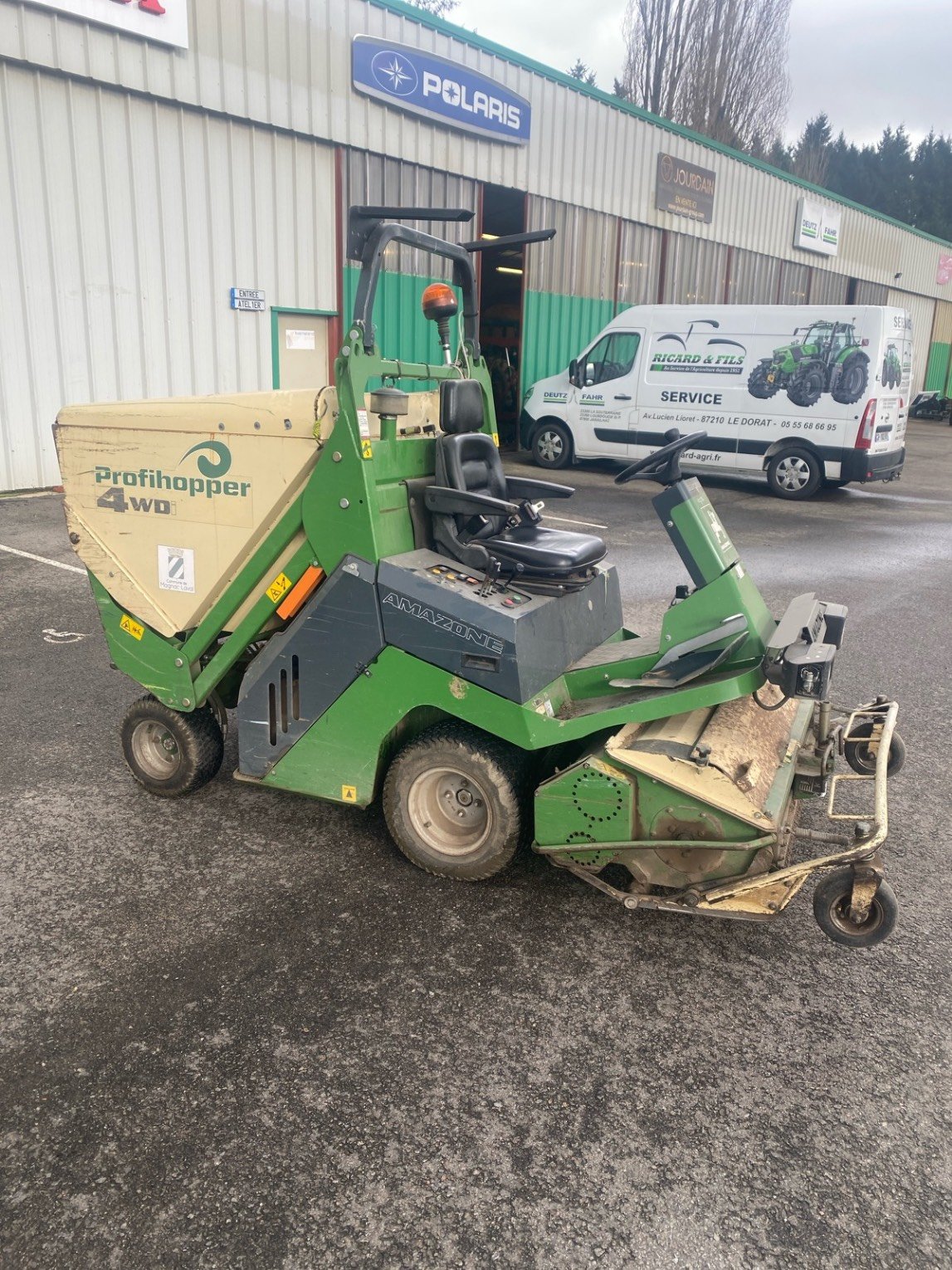 Tondeuse autoportée Amazone Profihopper 4WD