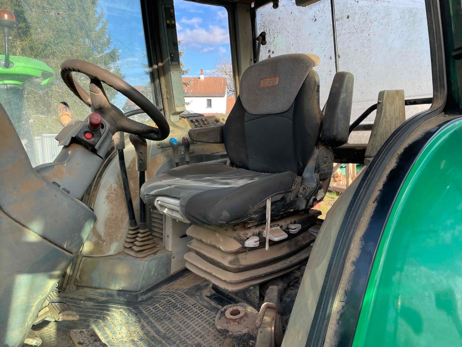 Tracteur agricole Valtra T 120
