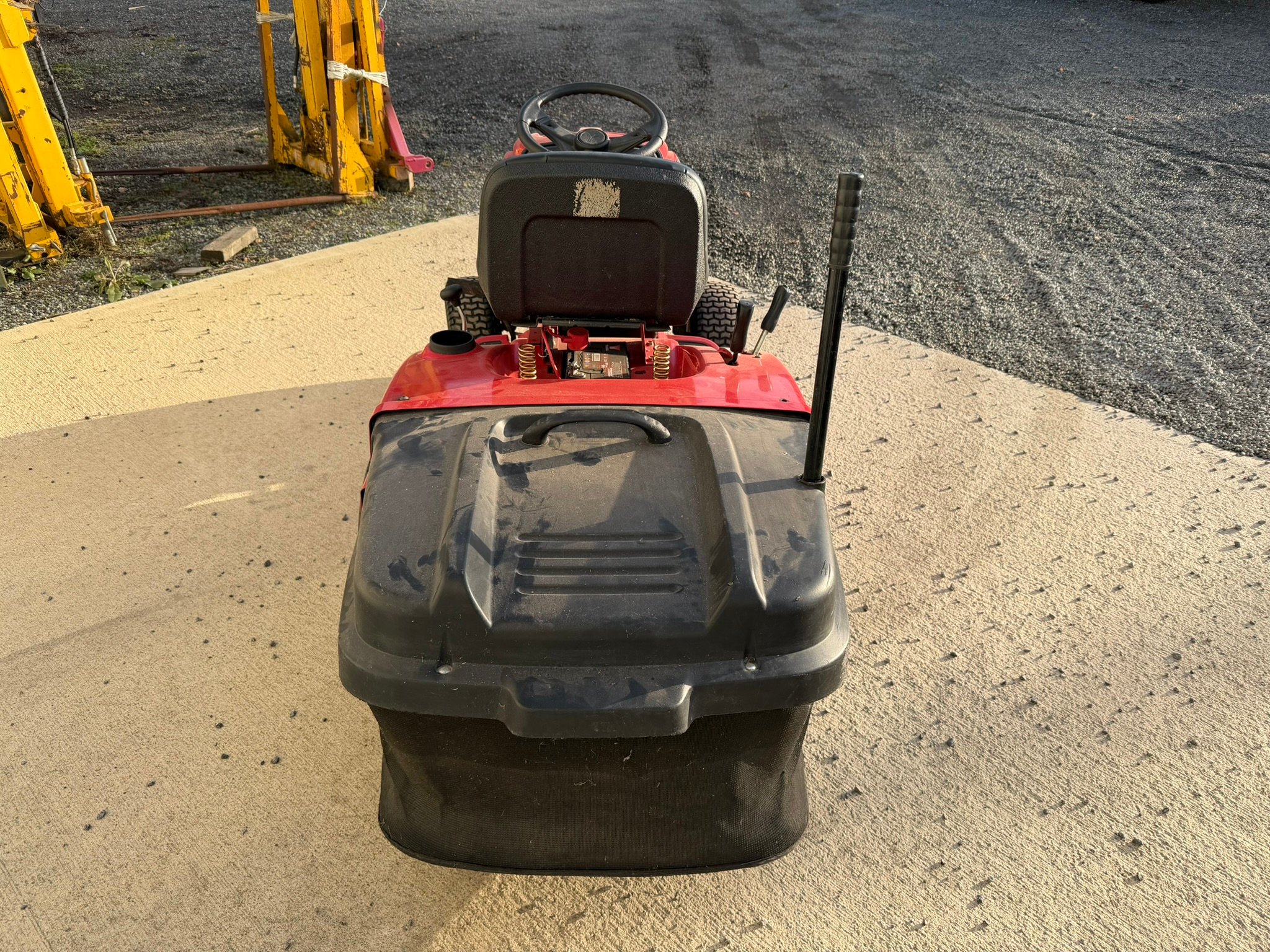 Tondeuse autoportée MTD LE135