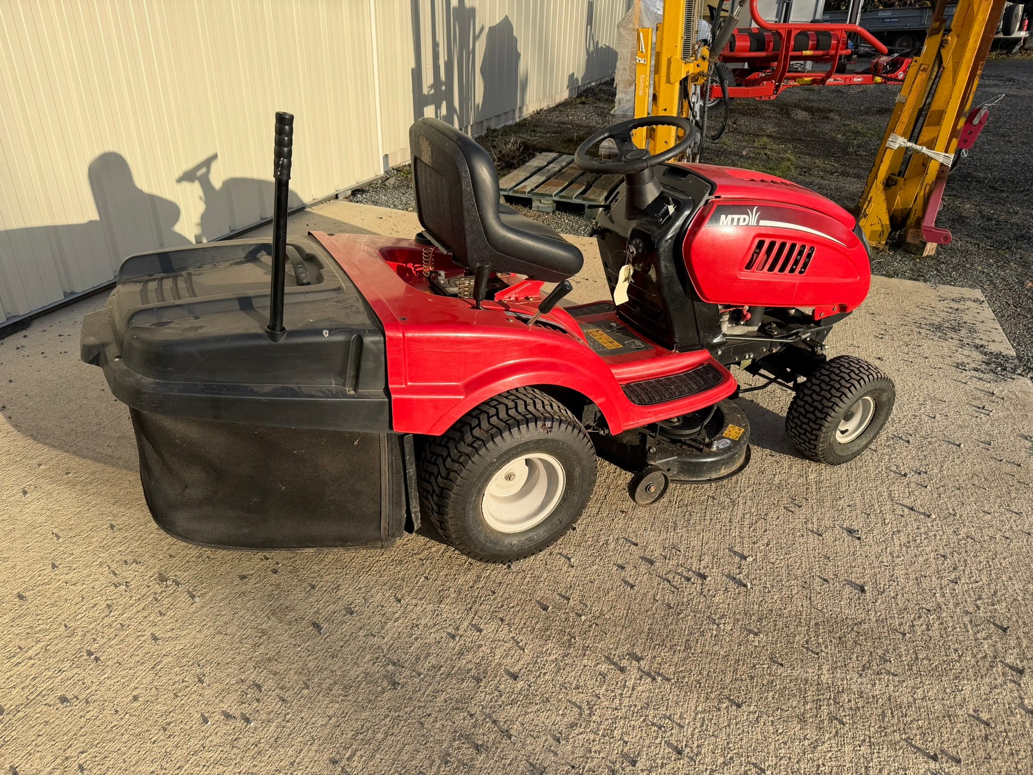 Tondeuse autoportée MTD LE135