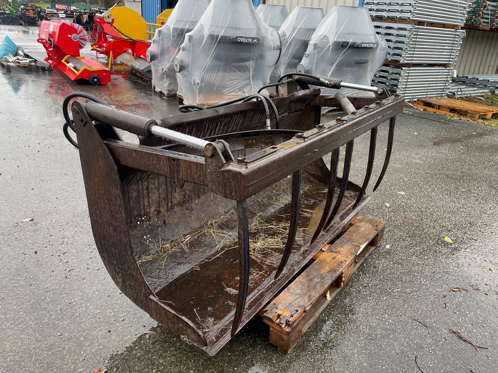 Godet multi-services Quicke 1m70