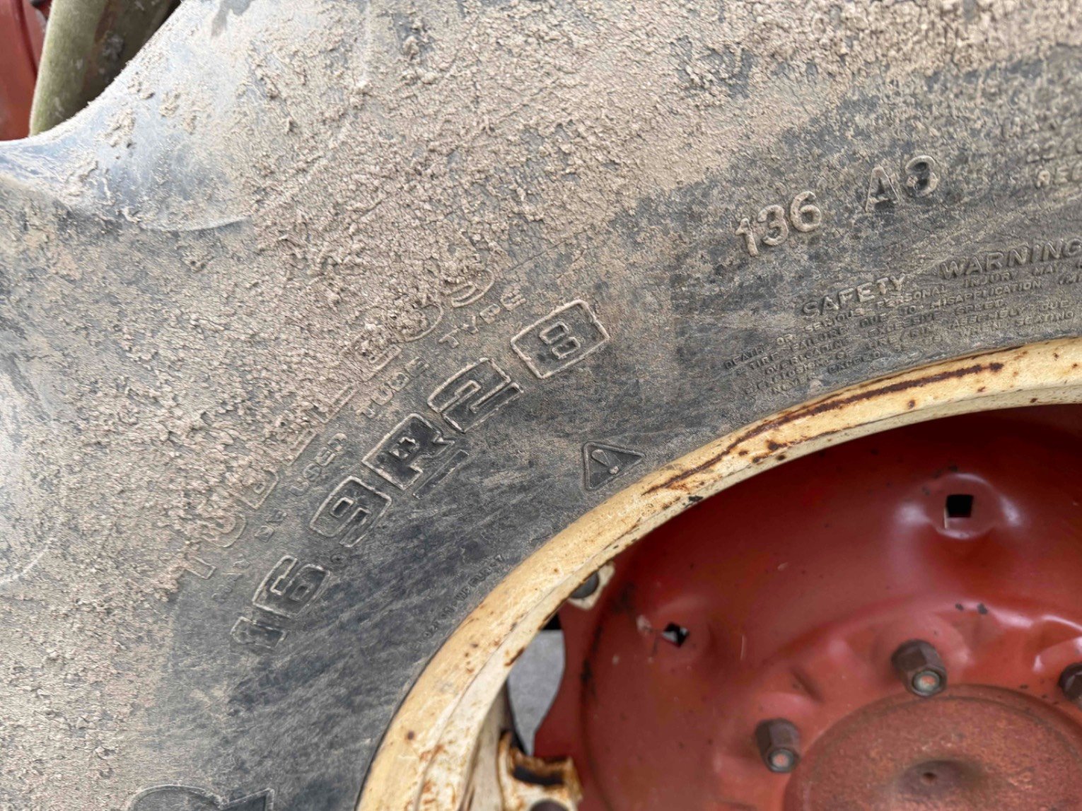 Tracteur agricole International 523