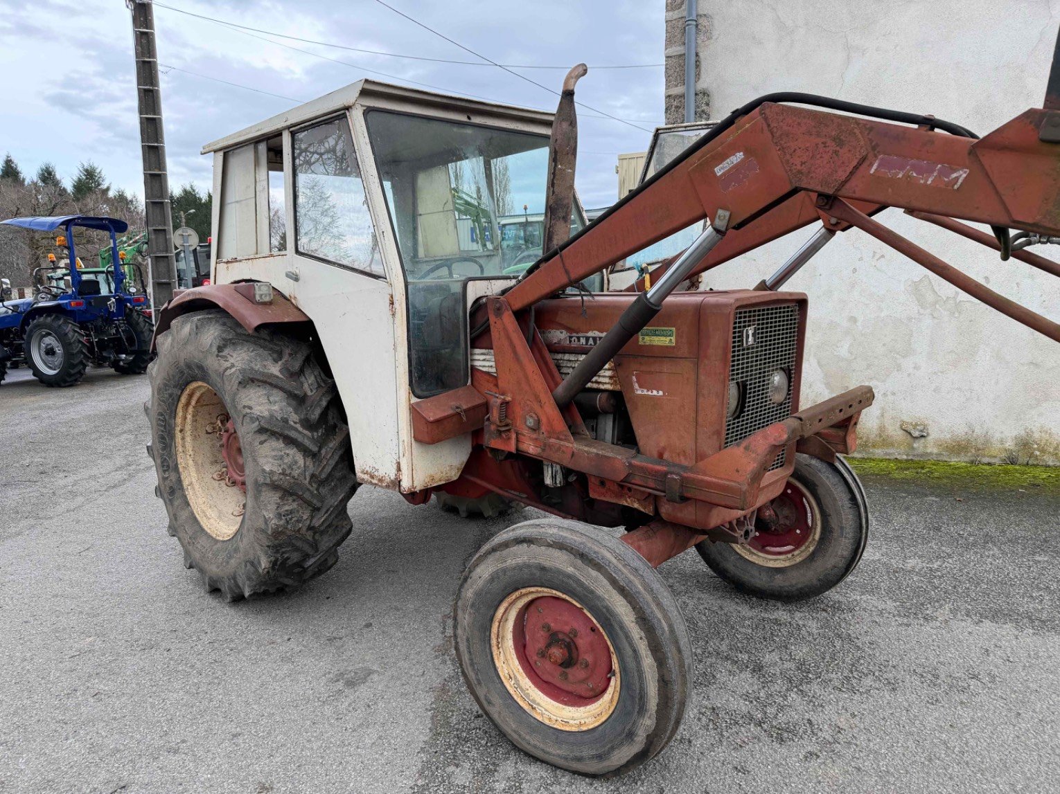 Tracteur agricole International 523