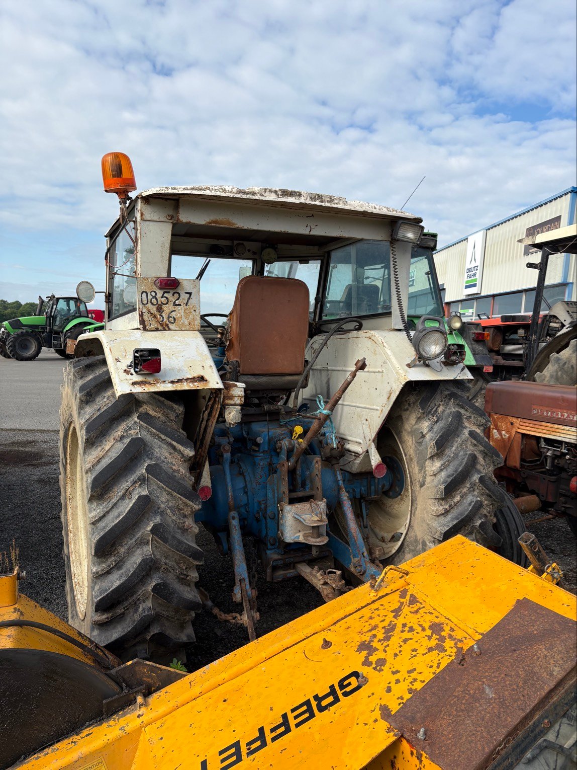 Tracteur agricole Ford 5000