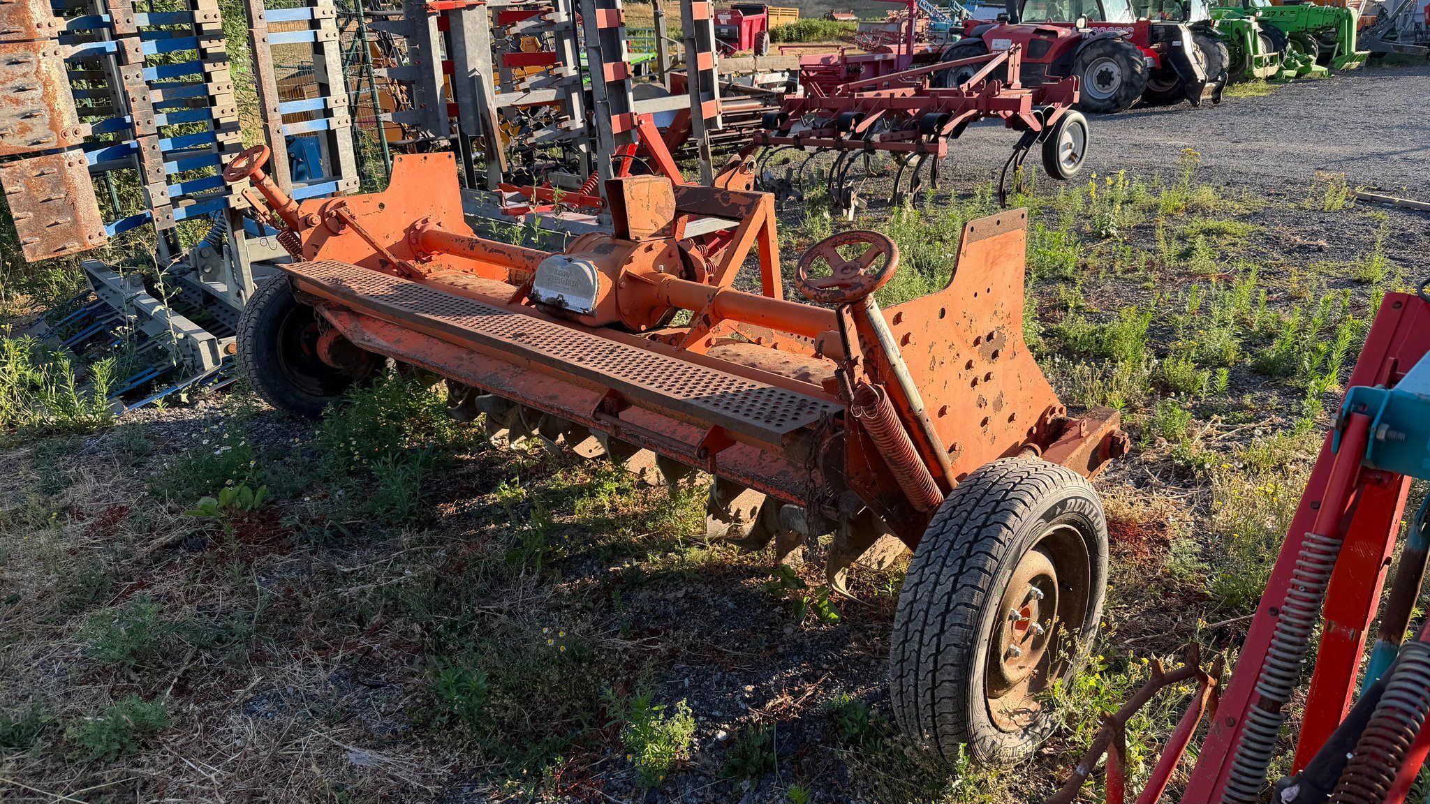 Fraise rotative Howard 2m55 version T entreprise