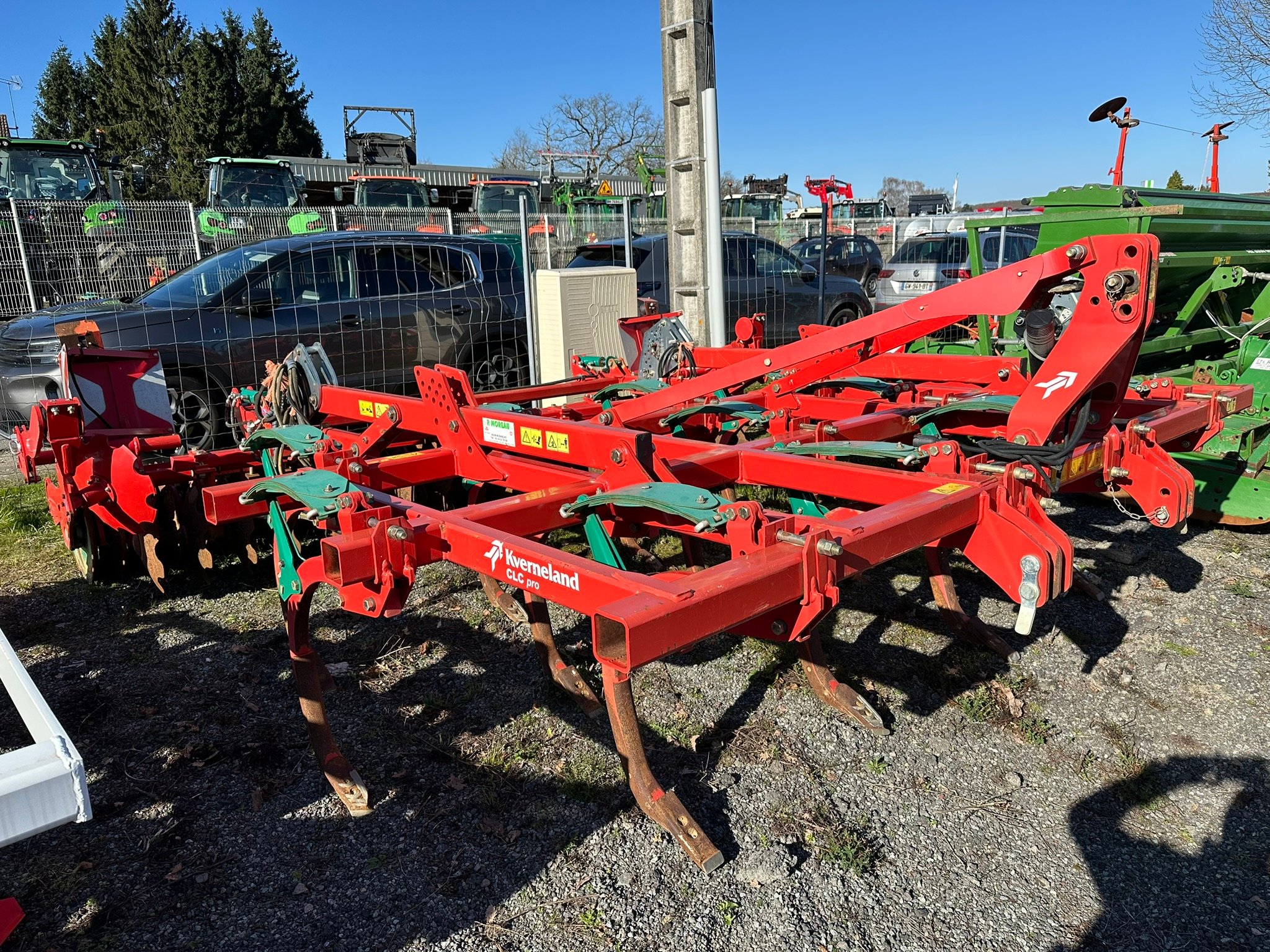 Déchaumeur à dents Kverneland clc Pro